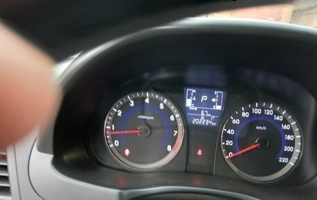 Hyundai Solaris II рестайлинг, 2015 год, 900 000 рублей, 15 фотография