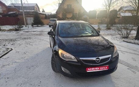 Opel Astra J, 2011 год, 550 000 рублей, 1 фотография