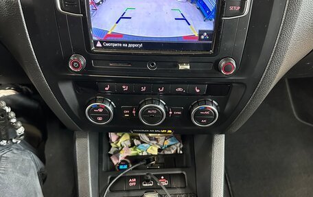 Volkswagen Jetta VI, 2012 год, 800 000 рублей, 11 фотография