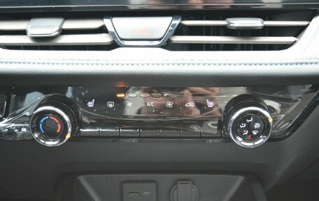 Chevrolet Monza, 2023 год, 1 750 000 рублей, 24 фотография