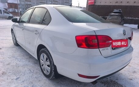 Volkswagen Jetta VI, 2013 год, 990 000 рублей, 3 фотография