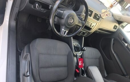 Volkswagen Jetta VI, 2013 год, 990 000 рублей, 10 фотография