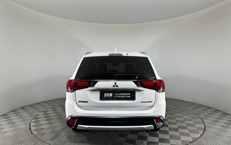 Mitsubishi Outlander III рестайлинг 3, 2018 год, 2 247 000 рублей, 6 фотография