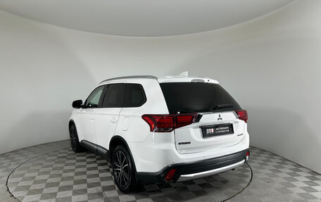 Mitsubishi Outlander III рестайлинг 3, 2018 год, 2 247 000 рублей, 7 фотография