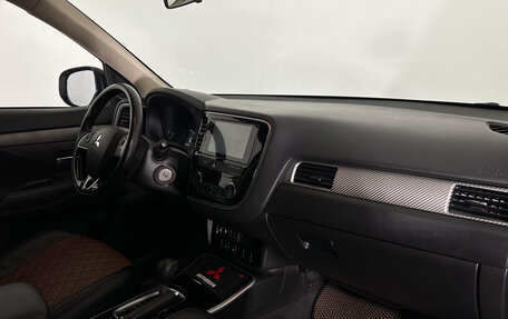 Mitsubishi Outlander III рестайлинг 3, 2018 год, 2 247 000 рублей, 10 фотография