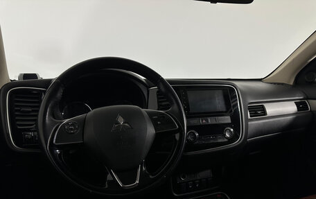 Mitsubishi Outlander III рестайлинг 3, 2018 год, 2 247 000 рублей, 11 фотография