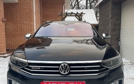 Volkswagen Passat B8 рестайлинг, 2019 год, 3 950 000 рублей, 4 фотография