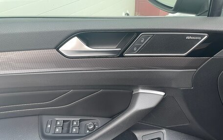 Volkswagen Passat B8 рестайлинг, 2019 год, 3 950 000 рублей, 16 фотография