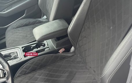 Volkswagen Passat B8 рестайлинг, 2019 год, 3 950 000 рублей, 15 фотография