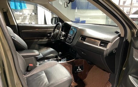 Mitsubishi Outlander III рестайлинг 3, 2019 год, 2 750 000 рублей, 10 фотография