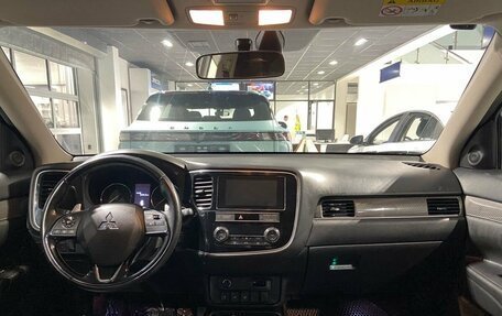 Mitsubishi Outlander III рестайлинг 3, 2019 год, 2 750 000 рублей, 11 фотография