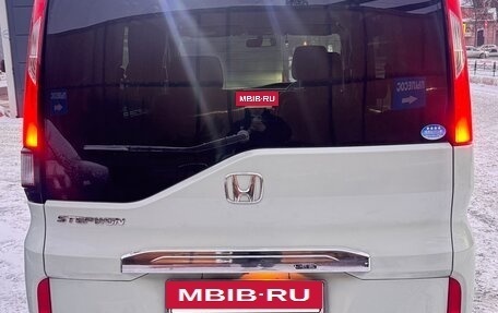 Honda Stepwgn IV, 2016 год, 1 750 000 рублей, 2 фотография