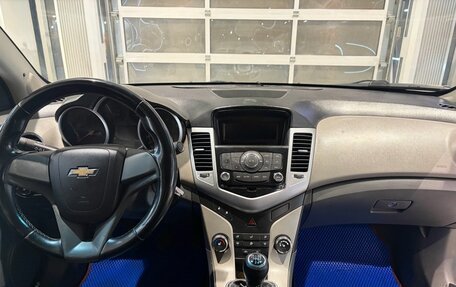 Chevrolet Cruze II, 2010 год, 599 000 рублей, 13 фотография
