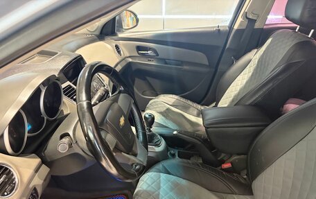 Chevrolet Cruze II, 2010 год, 599 000 рублей, 7 фотография