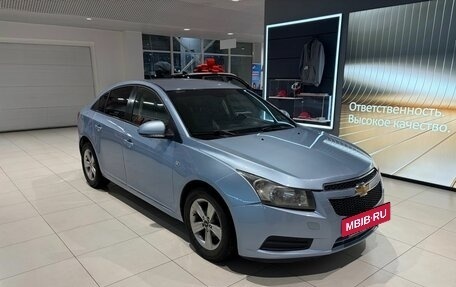 Chevrolet Cruze II, 2010 год, 599 000 рублей, 3 фотография