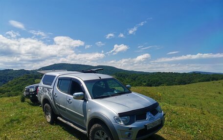 Mitsubishi L200 IV рестайлинг, 2013 год, 1 990 000 рублей, 2 фотография