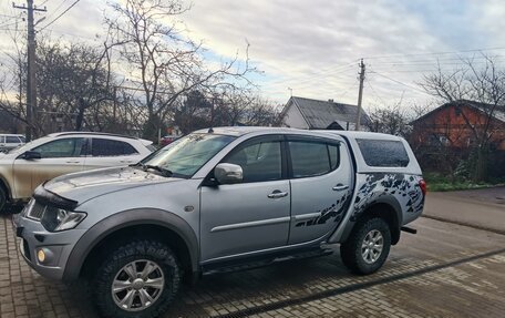Mitsubishi L200 IV рестайлинг, 2013 год, 1 990 000 рублей, 7 фотография