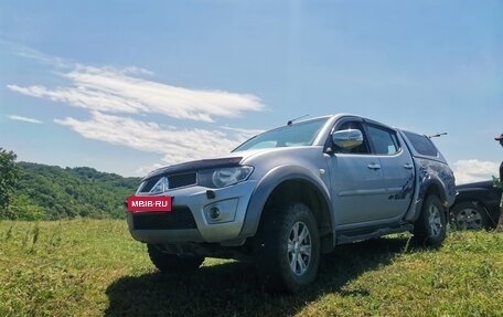 Mitsubishi L200 IV рестайлинг, 2013 год, 1 990 000 рублей, 4 фотография