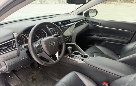 Toyota Camry, 2018 год, 2 250 000 рублей, 8 фотография