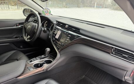 Toyota Camry, 2018 год, 2 250 000 рублей, 13 фотография