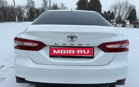 Toyota Camry, 2018 год, 2 250 000 рублей, 5 фотография