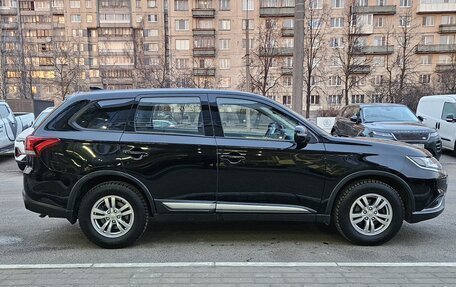 Mitsubishi Outlander III рестайлинг 3, 2020 год, 2 649 000 рублей, 6 фотография