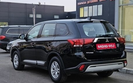 Mitsubishi Outlander III рестайлинг 3, 2020 год, 2 649 000 рублей, 3 фотография