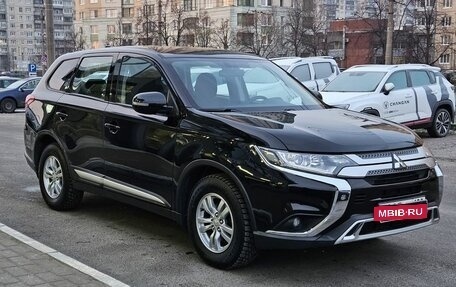 Mitsubishi Outlander III рестайлинг 3, 2020 год, 2 649 000 рублей, 5 фотография