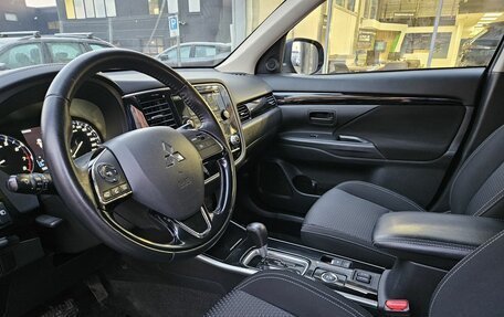 Mitsubishi Outlander III рестайлинг 3, 2020 год, 2 649 000 рублей, 10 фотография