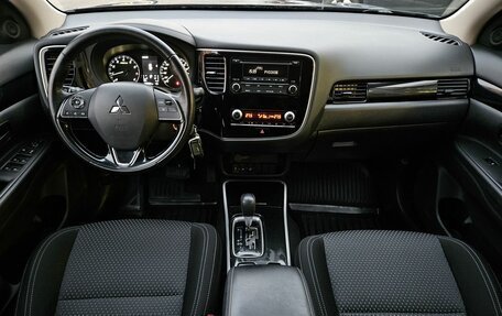 Mitsubishi Outlander III рестайлинг 3, 2020 год, 2 649 000 рублей, 8 фотография