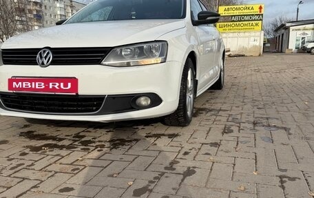 Volkswagen Jetta VI, 2013 год, 920 000 рублей, 2 фотография