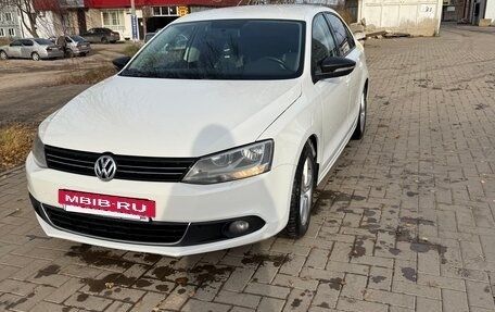 Volkswagen Jetta VI, 2013 год, 920 000 рублей, 3 фотография