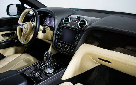 Bentley Bentayga I, 2016 год, 9 990 000 рублей, 12 фотография