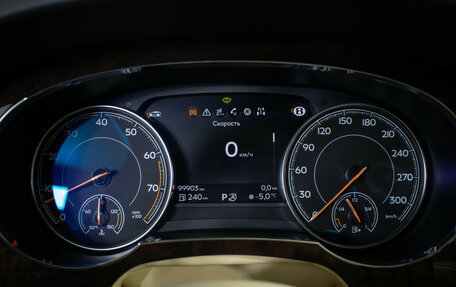 Bentley Bentayga I, 2016 год, 9 990 000 рублей, 14 фотография