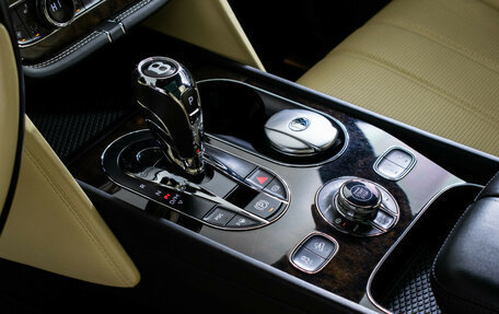 Bentley Bentayga I, 2016 год, 9 990 000 рублей, 20 фотография