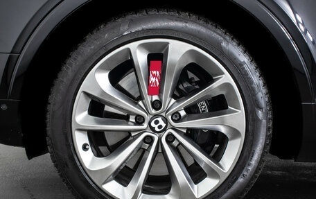 Bentley Bentayga I, 2016 год, 9 990 000 рублей, 26 фотография