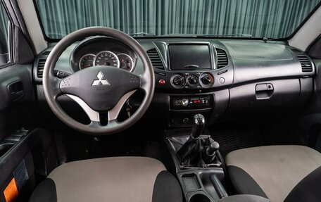 Mitsubishi L200 IV рестайлинг, 2015 год, 1 479 000 рублей, 6 фотография