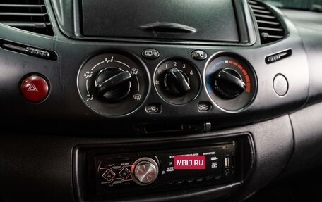 Mitsubishi L200 IV рестайлинг, 2015 год, 1 479 000 рублей, 12 фотография