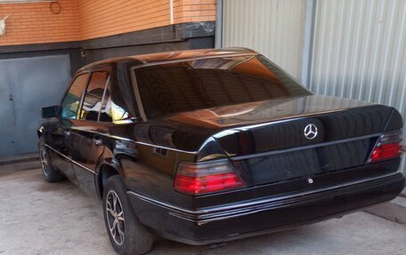 Mercedes-Benz E-Класс, 1992 год, 450 000 рублей, 4 фотография