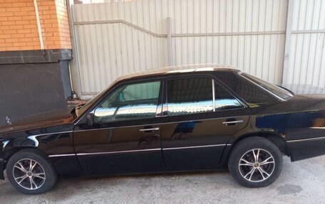 Mercedes-Benz E-Класс, 1992 год, 450 000 рублей, 2 фотография