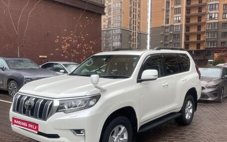 Toyota Land Cruiser Prado 150 рестайлинг 2, 2019 год, 4 350 000 рублей, 1 фотография