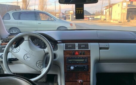 Mercedes-Benz E-Класс, 2001 год, 750 000 рублей, 2 фотография