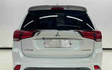 Mitsubishi Outlander III рестайлинг 3, 2021 год, 1 990 143 рублей, 5 фотография