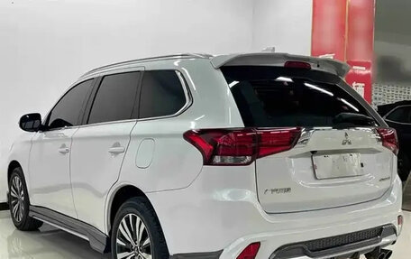 Mitsubishi Outlander III рестайлинг 3, 2021 год, 1 990 143 рублей, 6 фотография