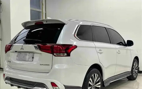 Mitsubishi Outlander III рестайлинг 3, 2021 год, 1 990 143 рублей, 4 фотография