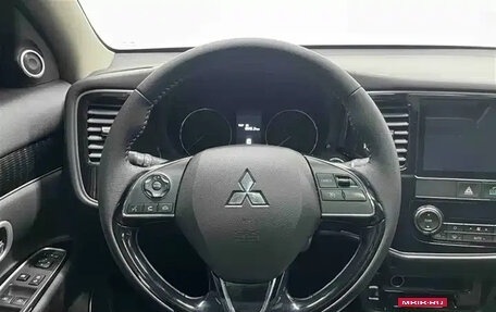 Mitsubishi Outlander III рестайлинг 3, 2021 год, 1 990 143 рублей, 9 фотография