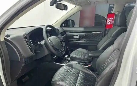 Mitsubishi Outlander III рестайлинг 3, 2021 год, 1 990 143 рублей, 7 фотография