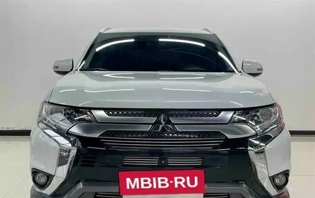 Mitsubishi Outlander III рестайлинг 3, 2021 год, 1 990 143 рублей, 2 фотография