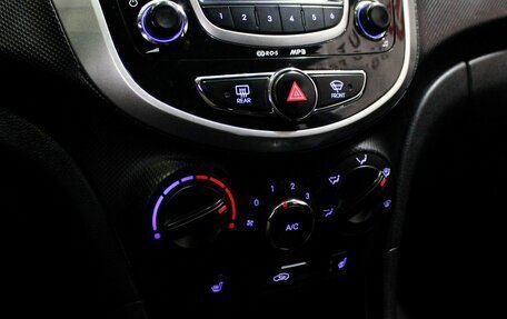 Hyundai Solaris II рестайлинг, 2013 год, 939 000 рублей, 17 фотография