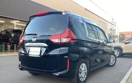 Honda Freed II, 2022 год, 1 650 000 рублей, 5 фотография
